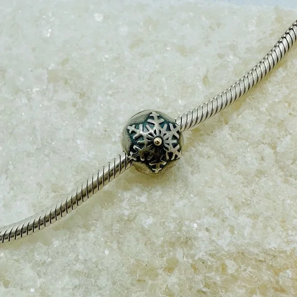 EUC Pandora 791232 Sterling Silver & 14k Gold Winter Wonderland Snowflake Clip
